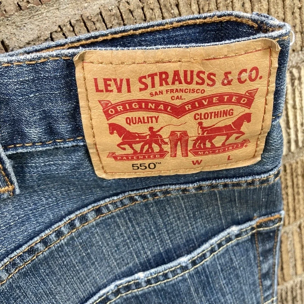 Levi's 550 Jeans Mens 46x30 (FITS SHORT 46X27) Medium Wash Blue Denim Cotton